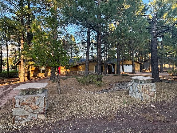 3rd image of 2958 N Oakmont Dr