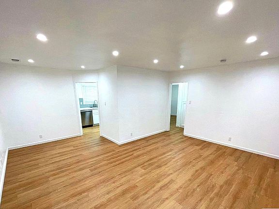 2nd image of 2092 Heatherdale Ave #2092