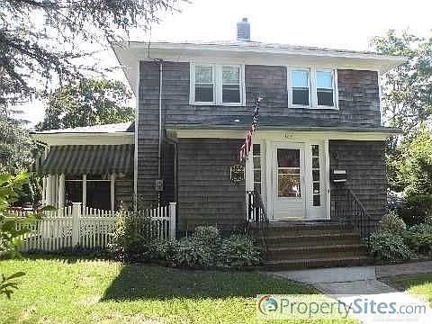 1st image of 805 Roanoke Ave