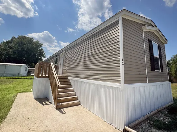 250 Farm Bureau Rd #68, Manhattan, KS 66502