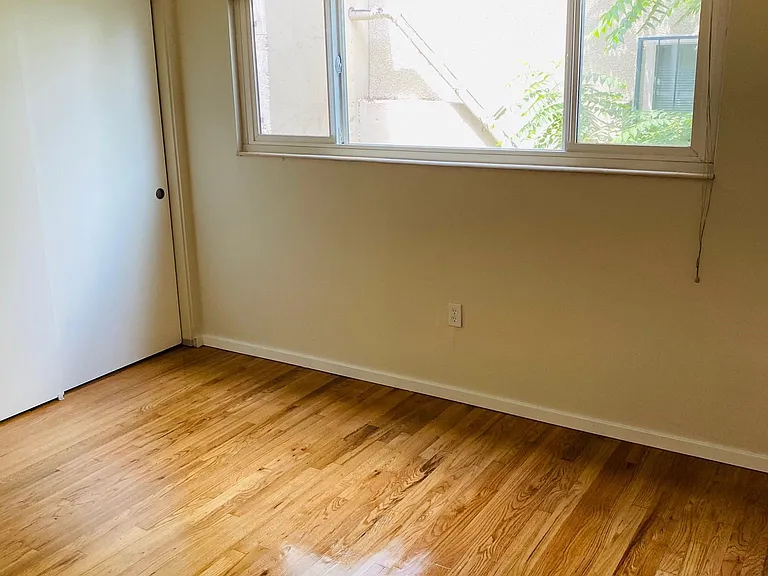 1226 Taylor Ave N #3 — Photo 3