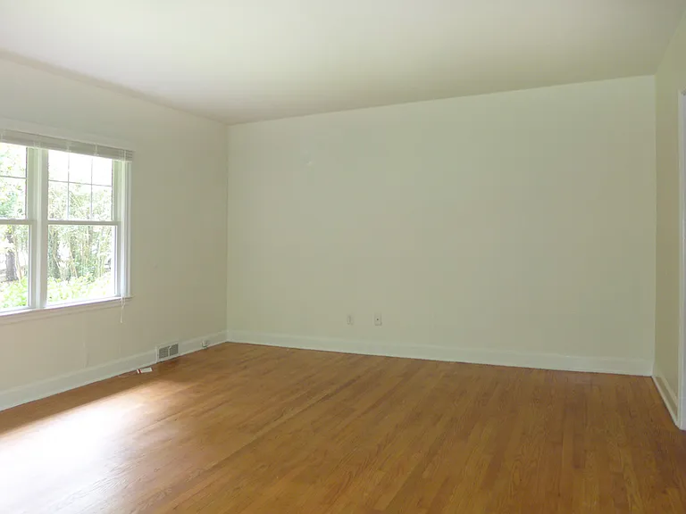 733 Raleigh Rd — Photo 4
