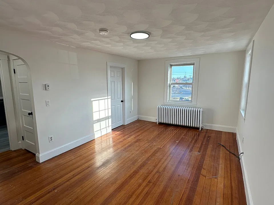 493 Lynn St #4