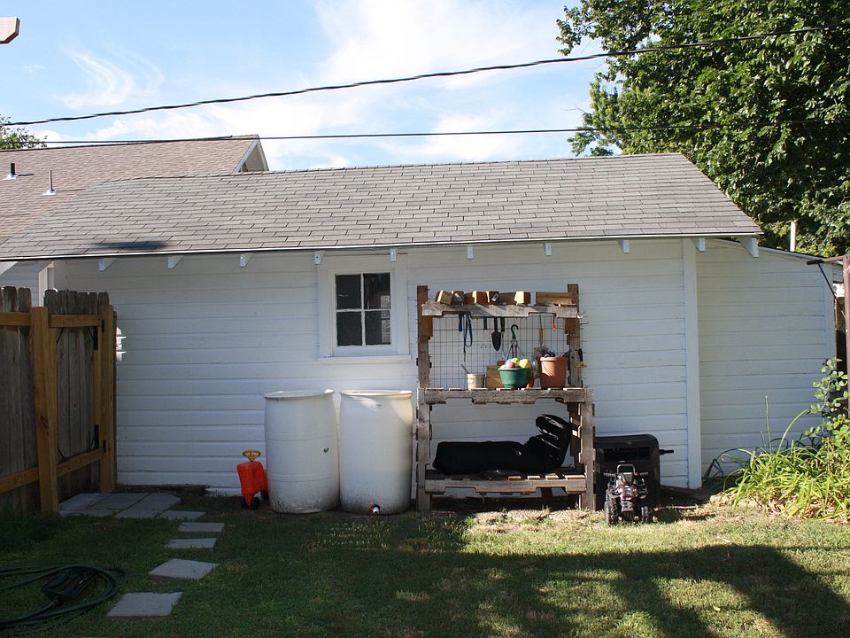 2nd image of 219 Champa St