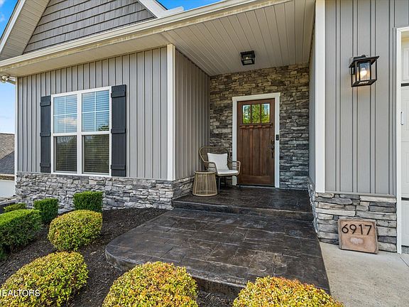 4th image of 6917 Harvest Grove Ln
