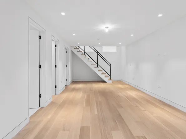 250 West 73rd Street HOUSE image 37 of 38
