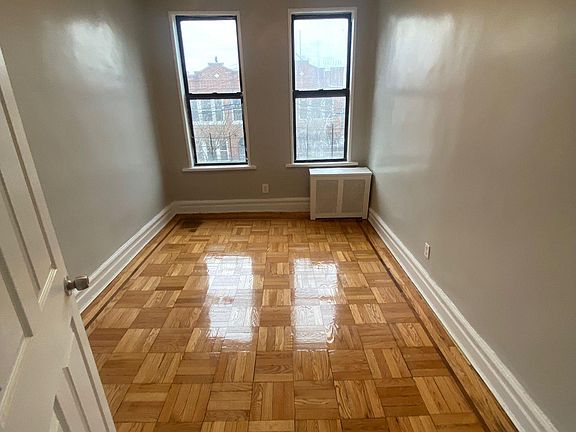 4th image of 1043 Manor Ave #3