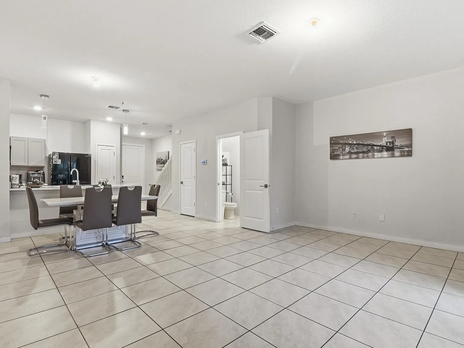 3 bed, 2.5 bath, 1500 sqft, $3,300 — Photo 3