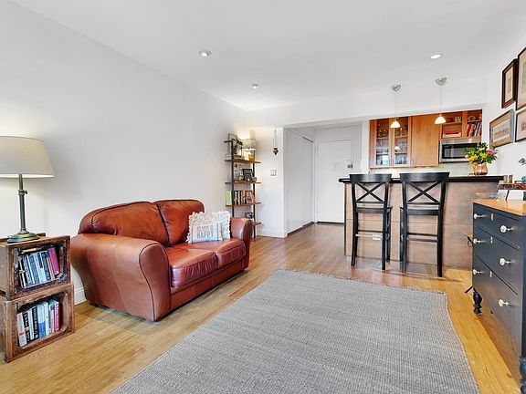 3rd image of 229 E 28th St APT 5D
