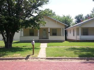 724 N 4th St, Arkansas City, KS 67005