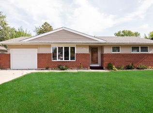 25 Ridgewood Rd, Elk Grove Village, IL 60007