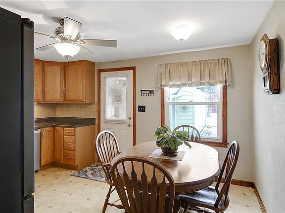 5th image of 95 Princeton Ct