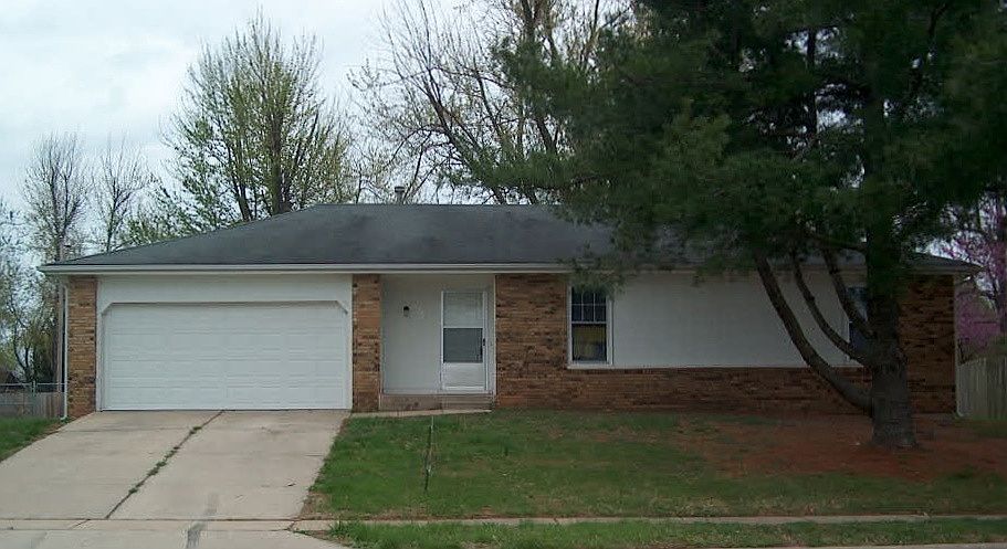 Front View of Home w/ 2 Car Attached Garage