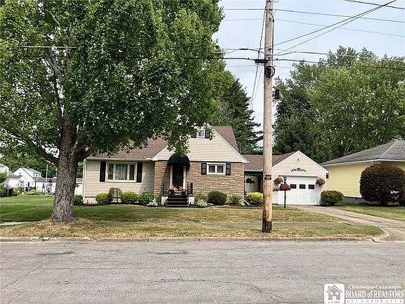 2nd image of 275 Sampson St