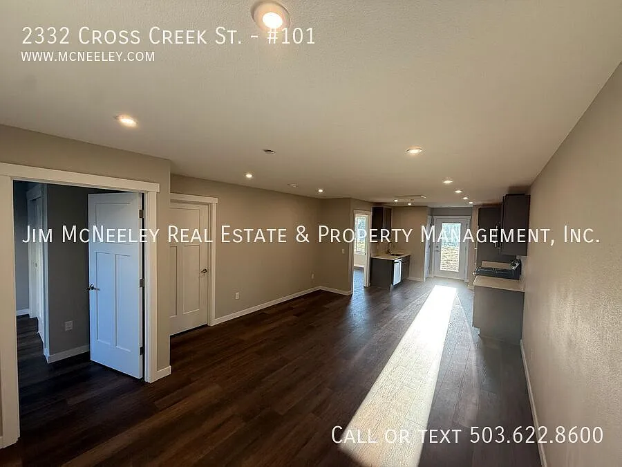 2332 Cross Creek St — Photo 2