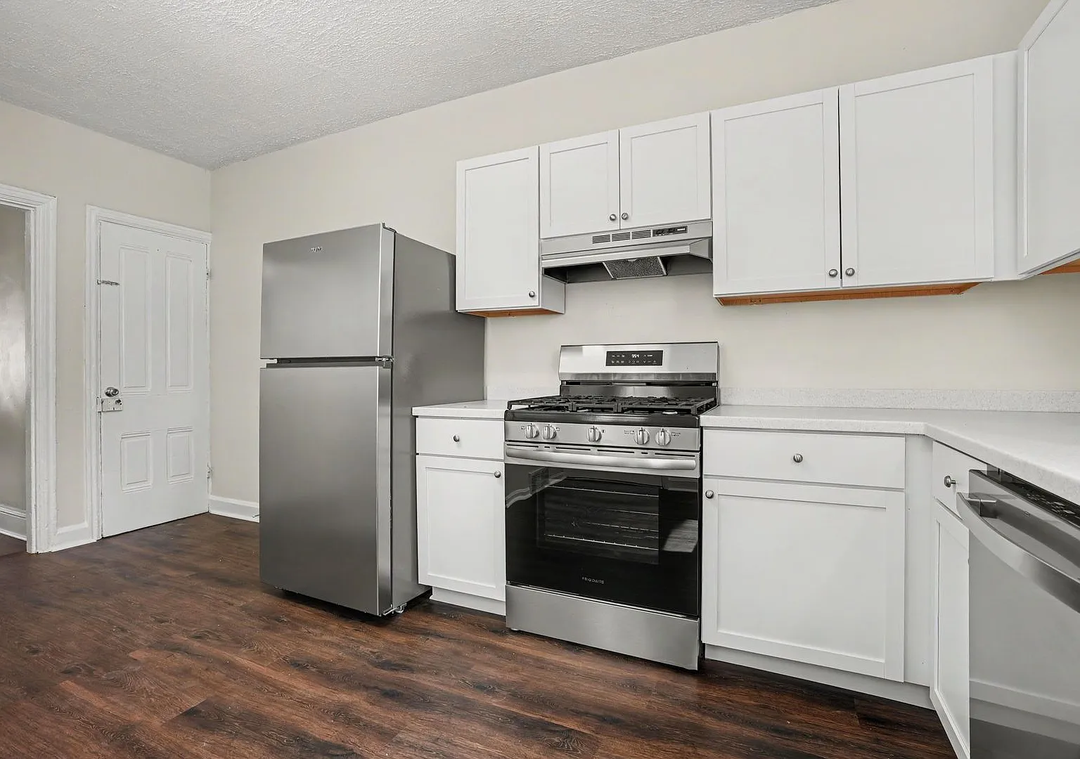 Newly renovated 2 bedroom House near Carlisle school complex — Photo 3