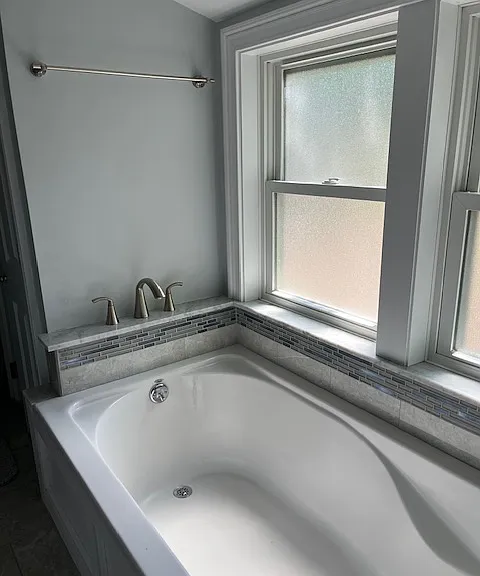 Tub in primary bathroom.