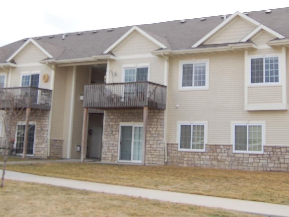 1st image of 1640 NW Prairie Lakes Dr APT 1