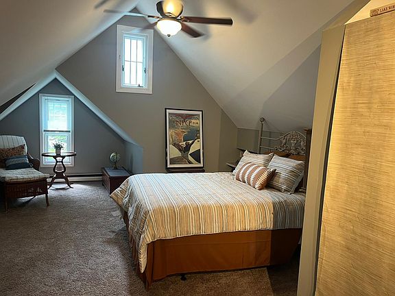 Lots of Windows for natural light and great airflow. Also ceiling fan and AC