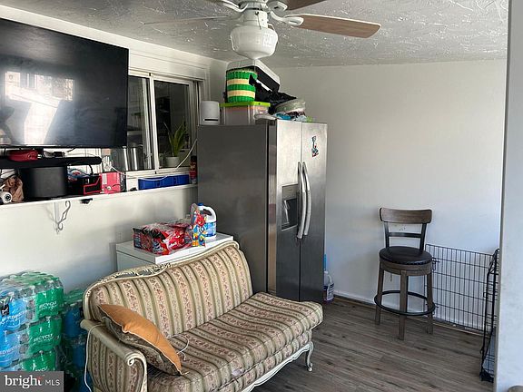5th image of 743 S Genesee St