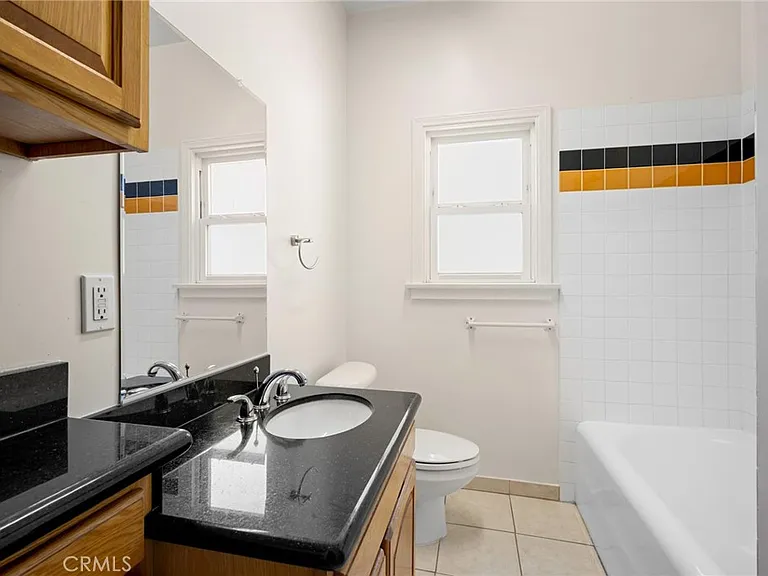 216-218 E Windsor Rd #3 — Photo 15