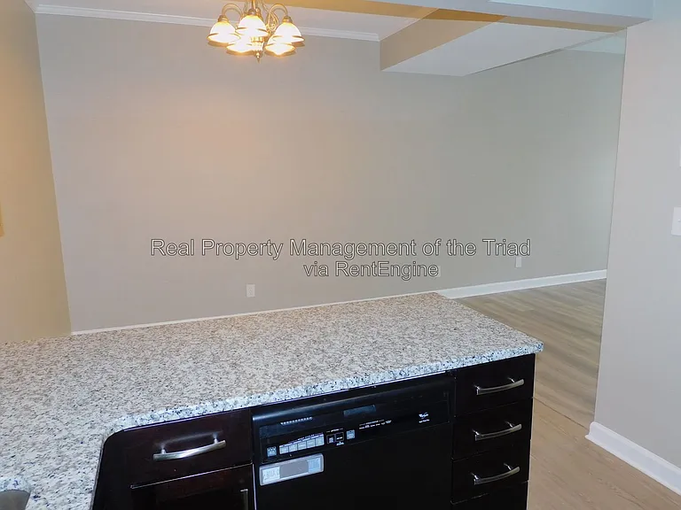 805 W McGee St #B — Photo 8
