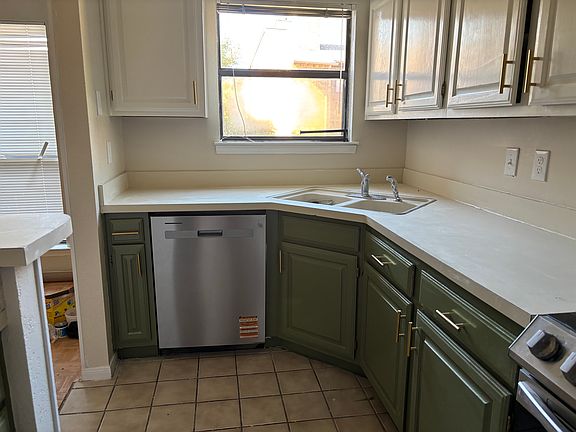 5th image of 1301 Memory Ln APT 4912