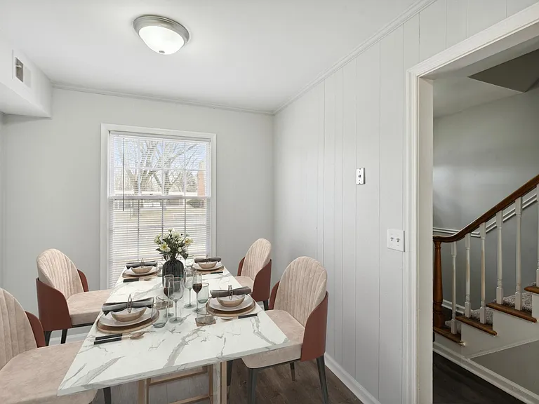 Jamestown Apartments & Townhomes — Photo 11