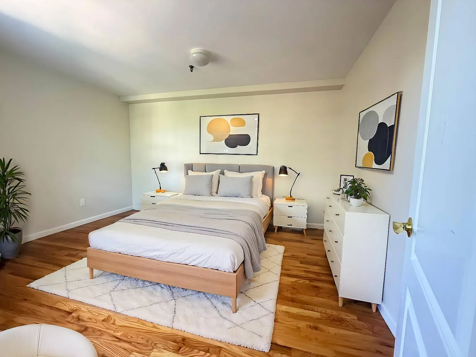 1 bed, 1.0 bath, 4143 sqft, $2,500 — Photo 2
