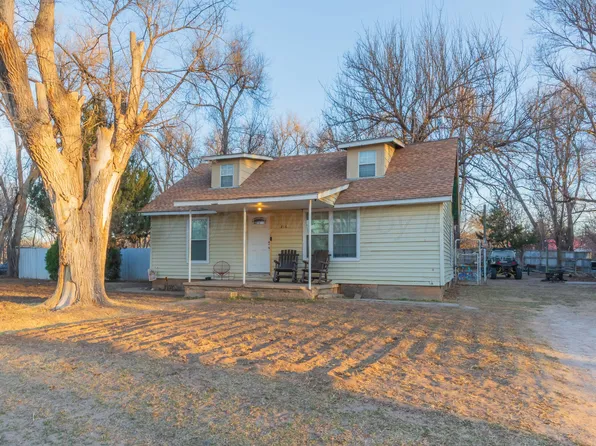 216 W 5th St, Lefors, TX 79054