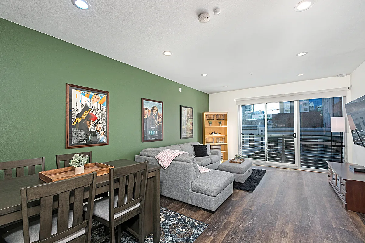 1 bed, 832 sqft, $4,300 — Photo 1