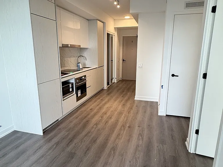 28 Interchange Way W #1701 — Photo 3