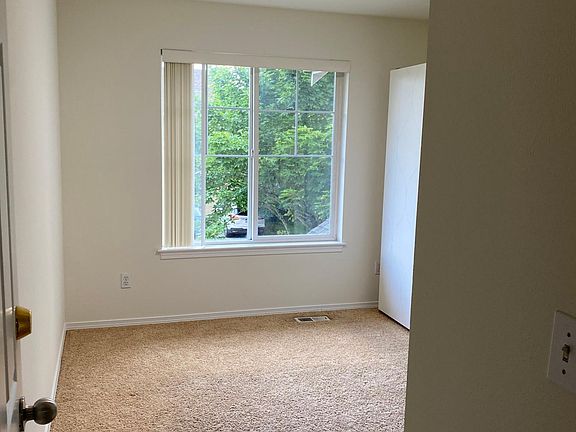 5th image of 22915 SE 13th Way