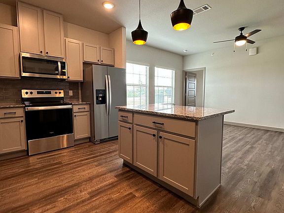 4th image of 3725 Easterly Ave #833
