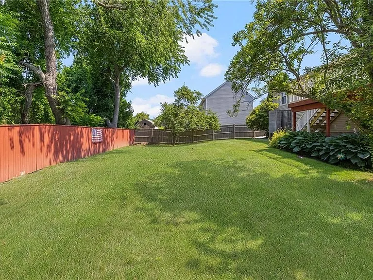 30 Lock Ln — Photo 14