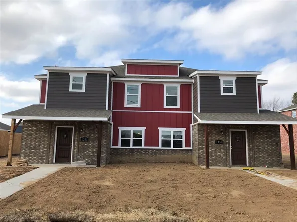 1253 N Rupple Rd, Fayetteville, AR 72704