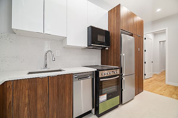 1st image of 117 W 57th St APT 4B