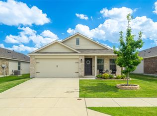 429 Falling Star Dr, Fort Worth, TX 76052