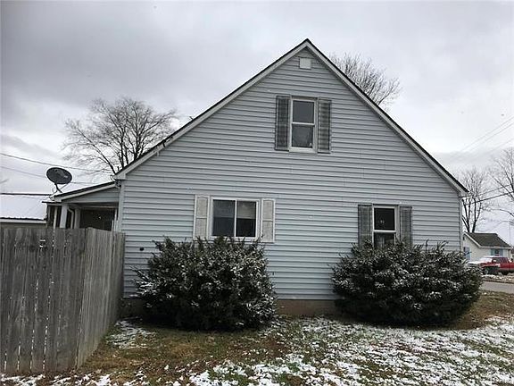 2nd image of 901 N Maple St