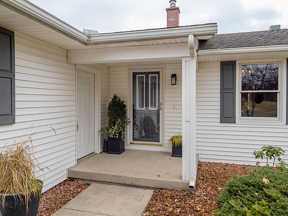 3rd image of 2412 E T Ave