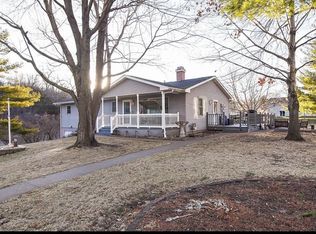 10014 Rio Vista Dr, Dubuque, IA 52001
