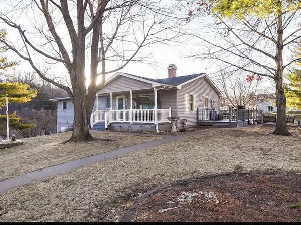 10014 Rio Vista Dr, Dubuque, IA 52001