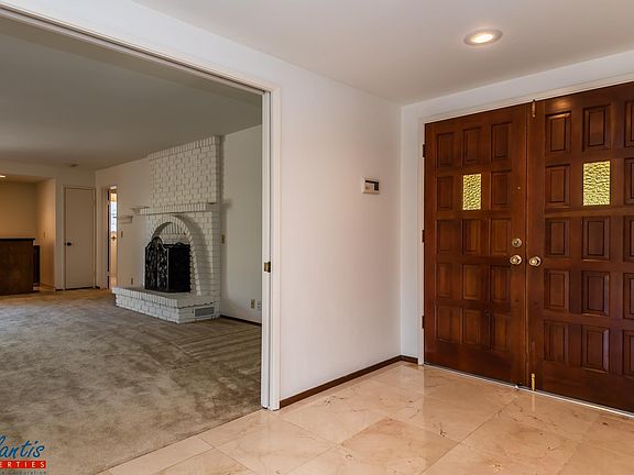 3rd image of 6767 Glenview Dr