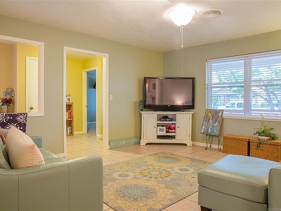 4th image of 702 Lampton Ln