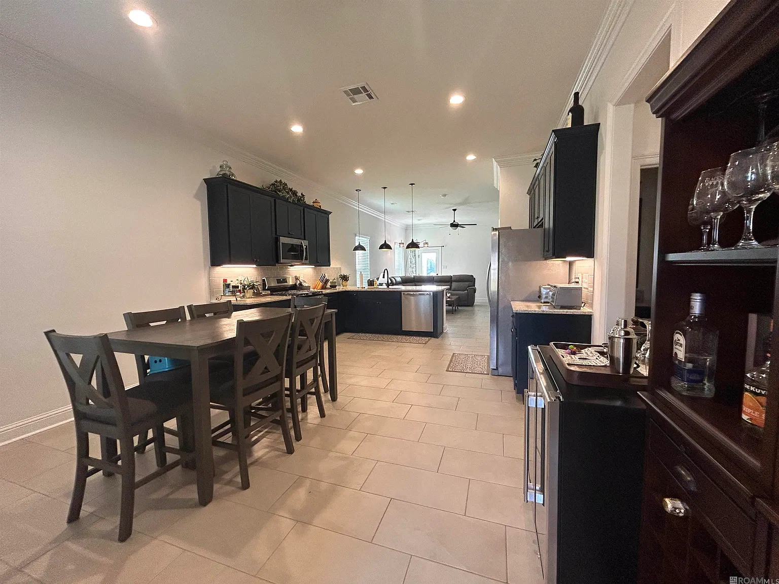 4 bed, 1738 sqft, $2,800 — Photo 3
