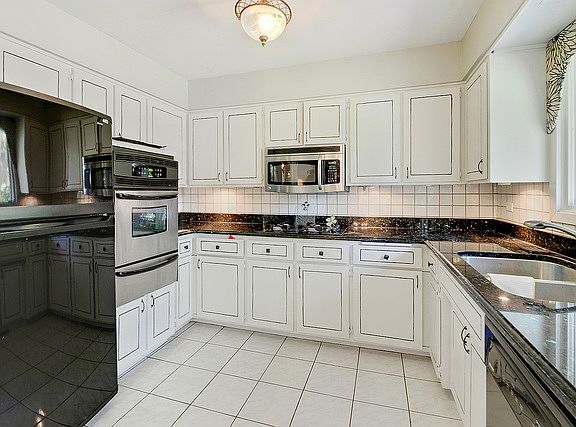 3rd image of 12937 S McVickers Ave