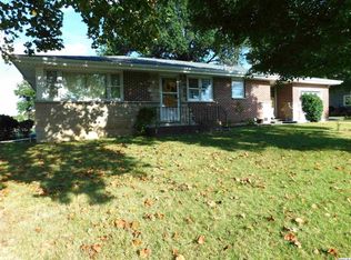 710 Sherwood Dr, Quincy, IL 62305