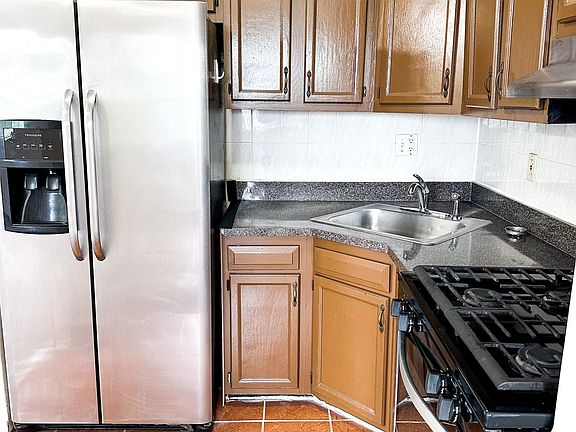 4th image of 611 Beach 67th St APT 2