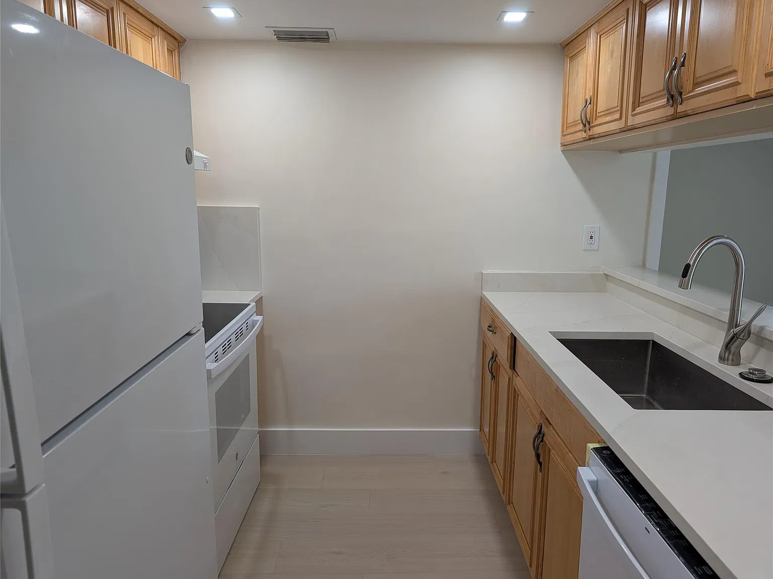 2 bed, 2.0 bath, 770 sqft, $1,950 — Photo 3