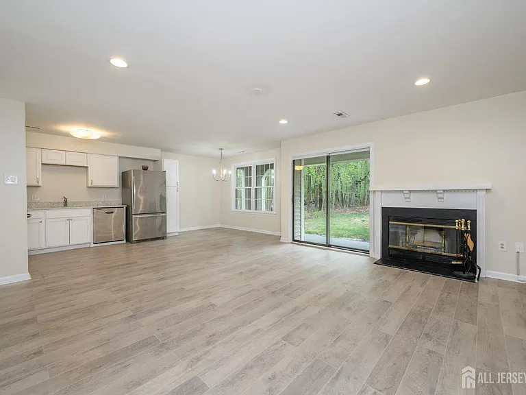 17 Chelmsford Ct — Photo 4